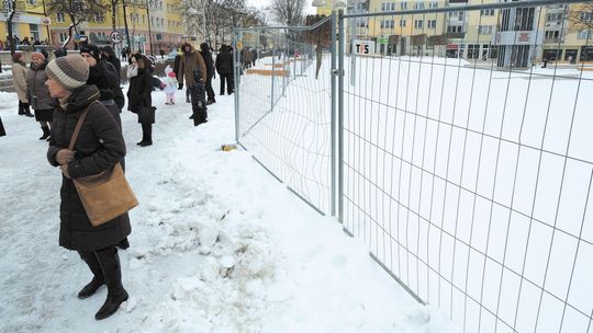 Świdnik: Plac został otwarty tylko na chwilę. "To jest bardzo dziwna inwestycja"