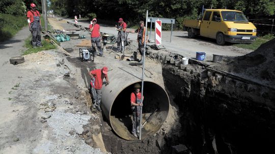 Świdnik: Woda już raz zalała niedokończony kolektor deszczowy. Ale to nie jedyny problem