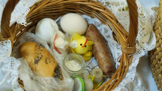 Święconka wielkanocna 2024. Ile nas kosztuje zapełnienie koszyka? 