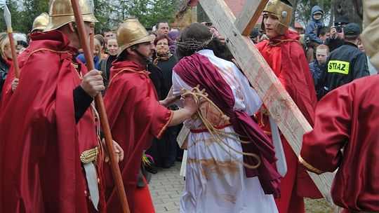 Świerszczów: Misterium Męki Pańskiej również on-line