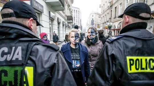 Święta, karpie i mandaty. Policjanci pomogą rybom?