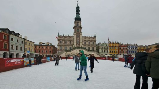 Święta na sportowo? Czemu nie? Można iść na lodowisko albo na basen