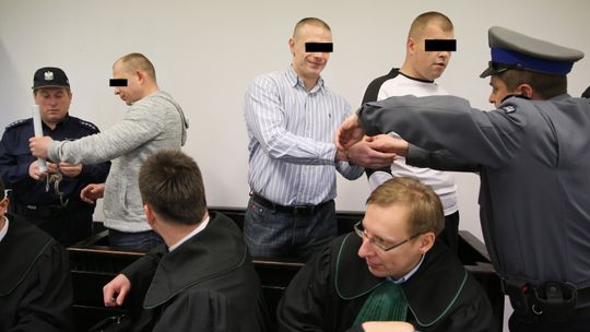 Święta nie pomogły. Oskarżeni o brutalną napaść zostają w areszcie