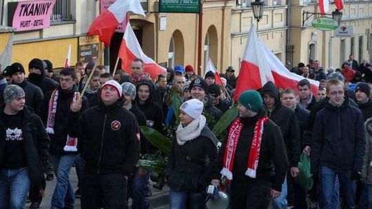 Święto Niepodległości. Kibice Motoru przemaszerowali przez Lublin 