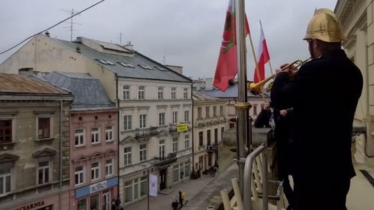 Święto Niepodległości. Miejski trębacz zagrał hymn Polski