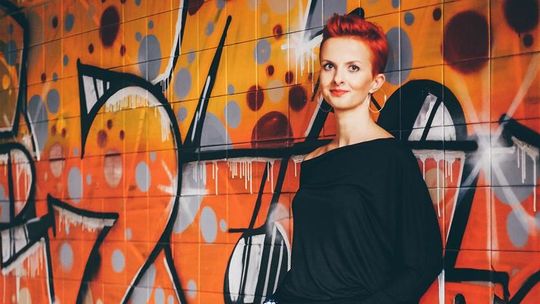 Sylwester 2018/2019. Sprawdź co będzie modne: ubranie, makijaż, fryzura, dodatki