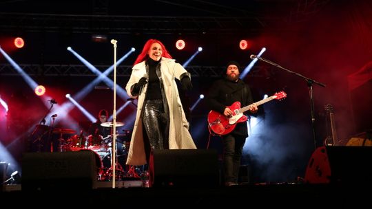 Sylwester w Chełmie. Zabawa przy muzyce na pl. Łuczkowskiego [zdjęcia]