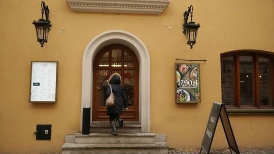 Sylwester w Czarciej Łapie. Restauracja karze gości i nagradza