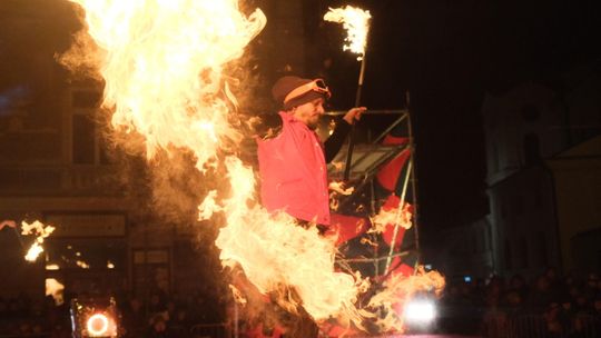 Sylwester w Lublinie. Pokaz fireshow [zdjęcia]
