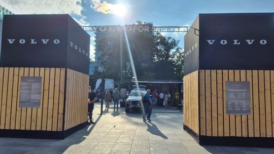W Miasteczku Bezpieczeństwa Volvo w Lublinie można bezpłatnie skorzystać z 12 symulatorów, wziąć udział w warsztatach oraz poznać zasady bezpiecznej jazdy.