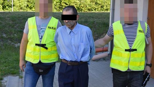 Syn uderzał swoją matkę młotkiem w głowę. Kobieta trafiła do szpitala, gdzie zmarła