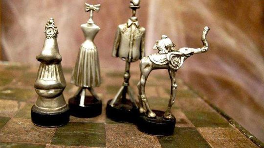 Szachy z całego świata na wystawie w Zamościu