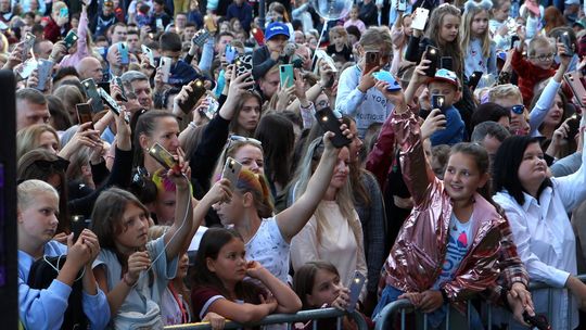 Szał pod sceną na pożegnanie lata w Puławach. Cleo przyciągnęła rzeszę fanów [zdjęcia, wideo]