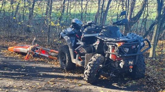 Szaleli po lesie, jeden wylądował w szpitalu