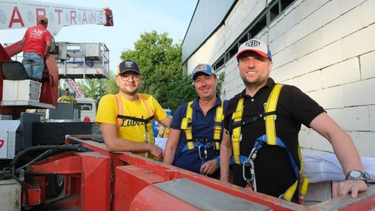 Szaleństwo na żużlu w Lublinie. Kibice wynajęli ponad 30 podnośników