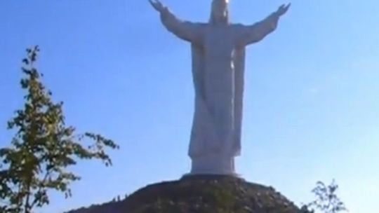 Szalik Falubazu na pomniku Chrystusa Króla (wideo)