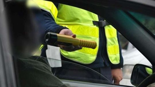 Szalona ucieczka przed policją. Najpierw samochodem, potem pieszo