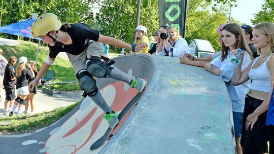 Szalone wyczyny na deskorolkach
