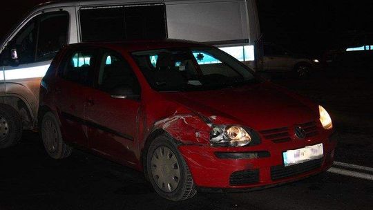 Szalony pościg za mężczyzną. Policjanci strzelali w opony