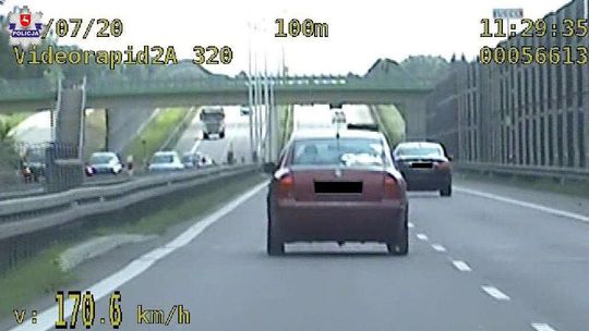 Szarżował 170 km/h na ekspresowce i to nie koniec jego kłopotów