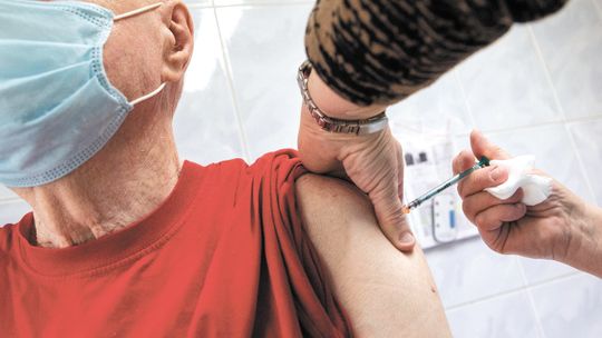 Szczepienia na Covid-19 w Puławach. Tysiące telefonów do przychodni