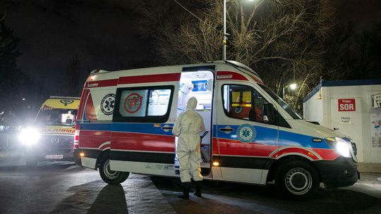 Szczepienia przeciw COVID-19. "Niewykonalne" warunki naboru już nie obowiązują lekarzy rodzinnych