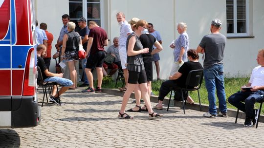 Szczepieniobus krąży i zajechał do Kurowa. Przyszli nie tylko miejscowi