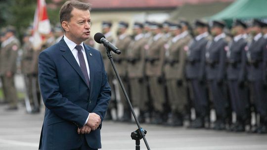 Szef MON: Zakażemy noszenia mundurów przez "antyszczepionkowych terrorystów"