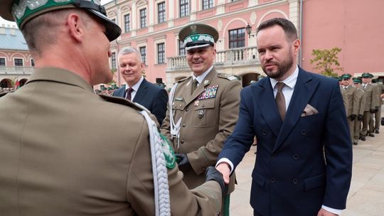 Szef MSWiA w Lublinie. Medale, awanse i zapowiedź podwyżek