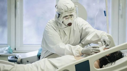 Szef WHO: Wskaźnik zakażeń na świecie bliski najwyższemu odnotowanemu dotąd w pandemii