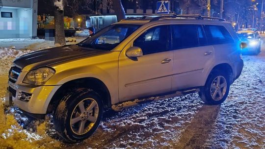 Sześciolatka spadła z sanek. Potrącił ją samochód