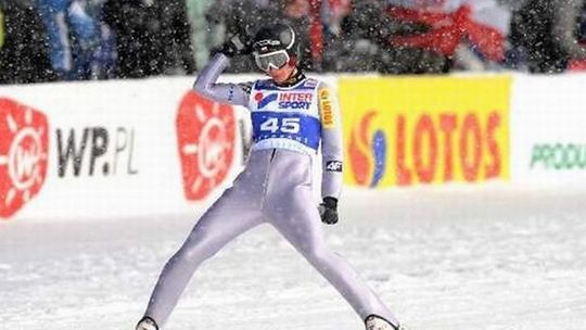 Sześciu polskich skoczków wystąpi w pierwszym konkursie w Harrachovie. Początek o 17