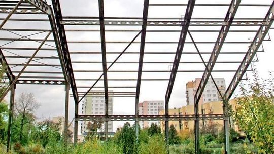 Szkielet na złom. Co dalej z działką na Czubach?