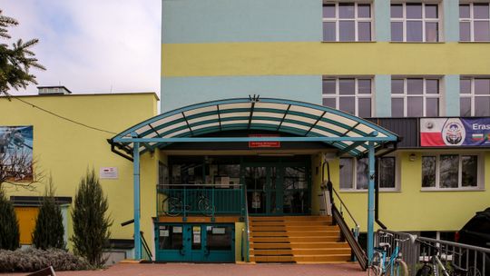 Szkoła przegrała z nauczycielką. Kara była zbyt surowa