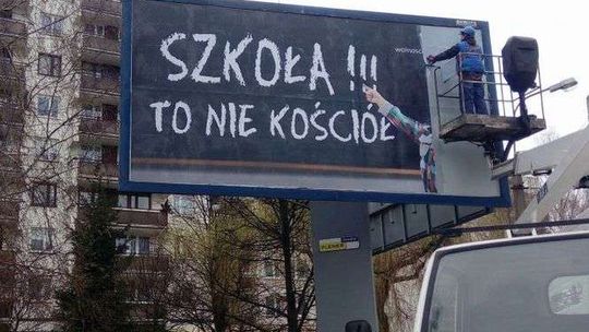 "Szkoła to nie kościół". Akcja billboardowa w Lublinie i innych miastach