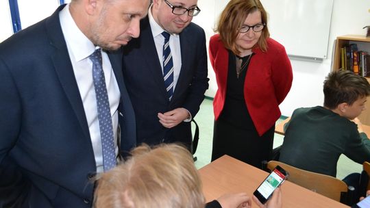 Szkolna legitymacja w smartfonie. Uczniowie z Lublina korzystają jako pierwsi w regionie