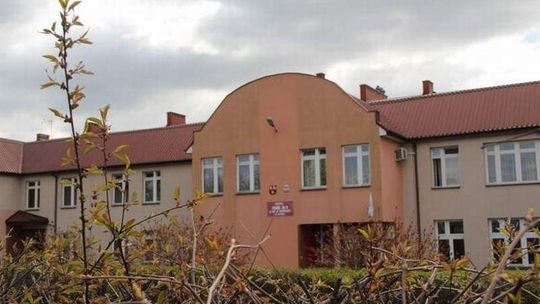 Szkolna sekretarka handlowała narkotykami. Zarząd powiatu o sprawie Doroty P.