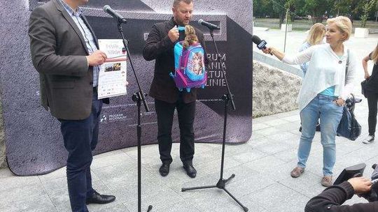Szkolne wyprawki od aktorów, sportowców i pary prezydenckiej. W niedzielę finał akcji Caritas