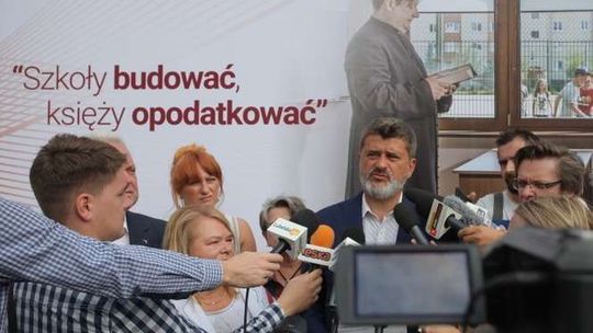 „Szkoły budować, księży opodatkować”. Zjednoczona Lewica ruszyła z kampanią (wideo)