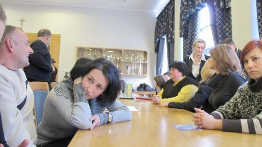 Szkoły idą pod nóż. Gminy oszczędzają