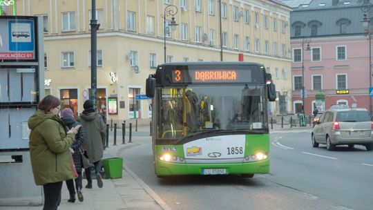Szkoły zaczynają ferie, więc autobusy też. Co się zmienia?