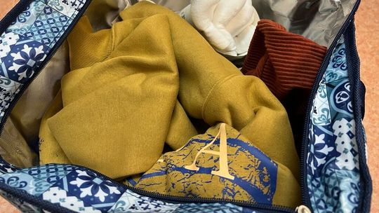 Szli z wypchanymi plecakami. Policjanci od razu zaczęli coś podejrzewać