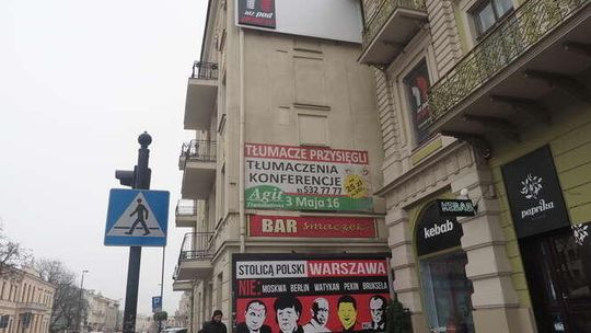 Szpecące billboardy na zabytkowej kamienicy. Właściciele mogą czuć się bezkarni