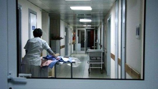 Szpital kazał płacić m.in. za ładowanie telefonu i używanie czajnika. 210 tys. zł kary