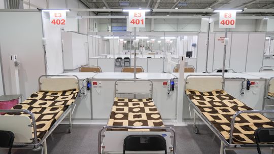 Szpital tymczasowy w Targach Lublin ma sześciu pacjentów. Będzie też szczepił, ale w innym miejscu