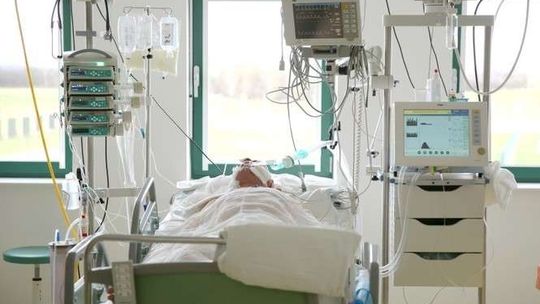 Szpital zarobił 2 miliony złotych. Gdzie powinny trafić pieniądze?