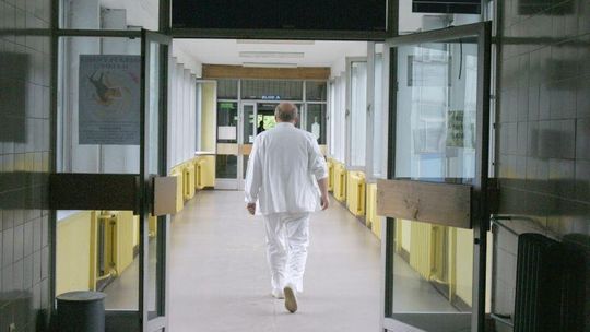 Szpitale coraz bardziej zadłużone. Pożyczki i poręczenia od marszałka
