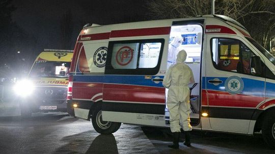 Szpitalny Oddział wciąż bez ratunku. Karetki jadą dalej