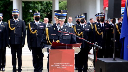 Sztandar, awanse i promocje. Strażacy świętowali w Puławach [dużo zdjęć, wideo]