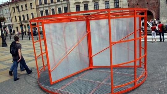 Sztuka w Lublinie: Zniszczony obiekt Open City 
